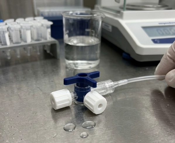 Die Fluidik der Sicherheit: Entwicklung pr&auml;ziser Infusionsleitungen mit fortschrittlichen Absperrhahnsystemen