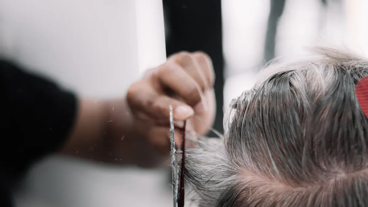 Wer stellt Saphir-Haarimplantatklingen f&uuml;r den professionellen Einsatz bei Haartransplantationen her?